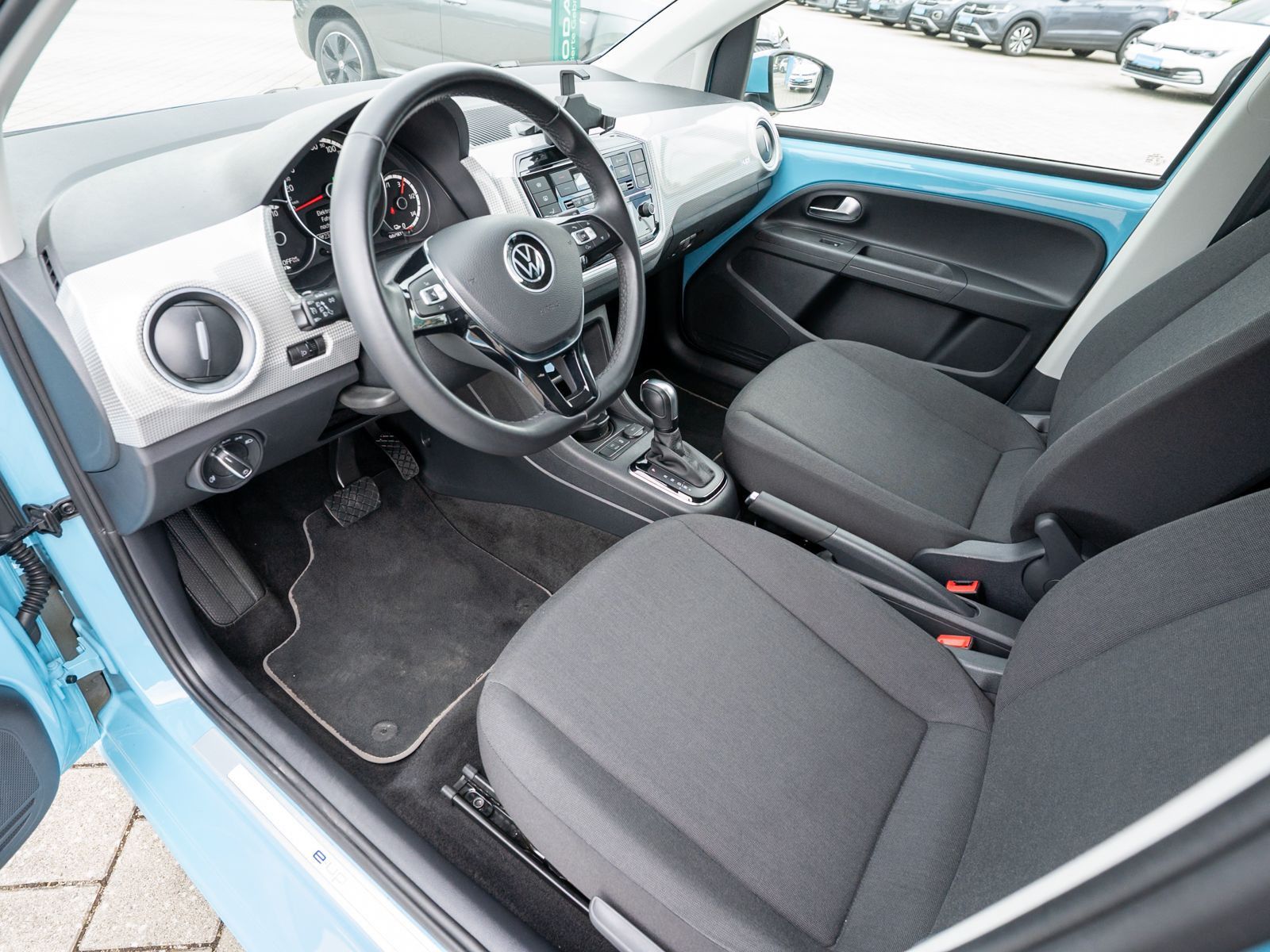 Fahrzeugabbildung Volkswagen e-up! move up! Klimaauto RFK GRA PDC SHZ CCS