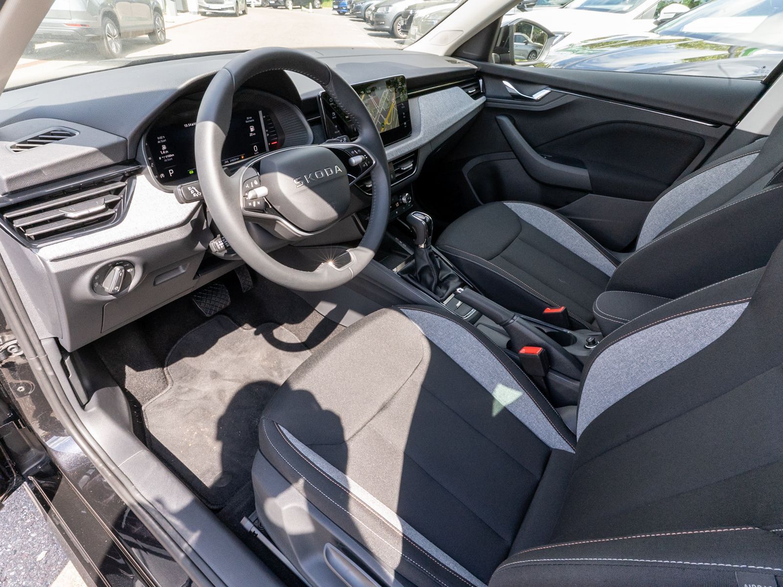 Fahrzeugabbildung SKODA Kamiq Selection 1.5 TSI DSG LED Navi RFK ACC AHK