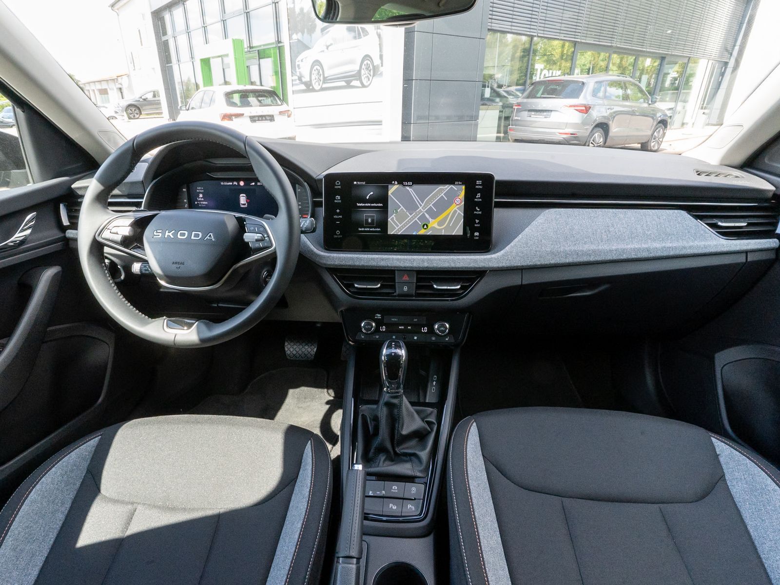 Fahrzeugabbildung SKODA Kamiq Selection 1.5 TSI DSG LED Navi RFK ACC AHK