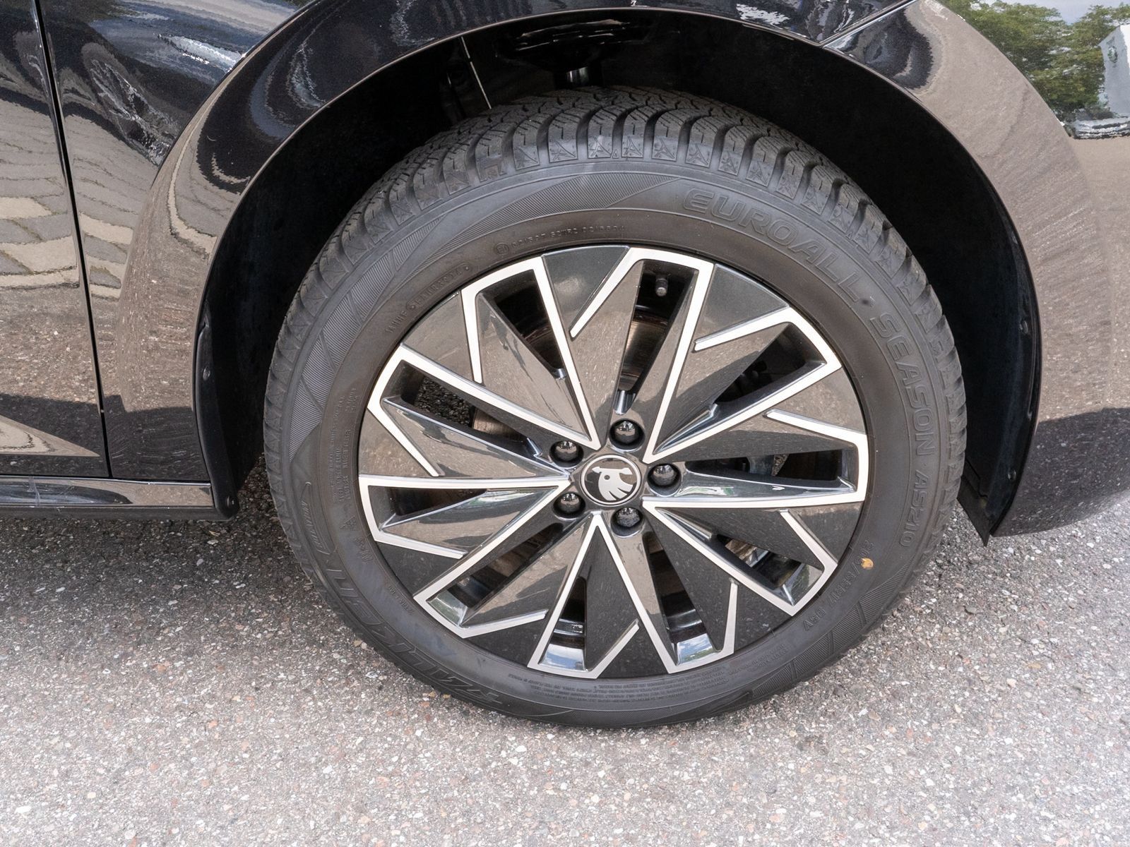 Fahrzeugabbildung SKODA Kamiq Selection 1.5 TSI DSG LED Navi RFK ACC AHK