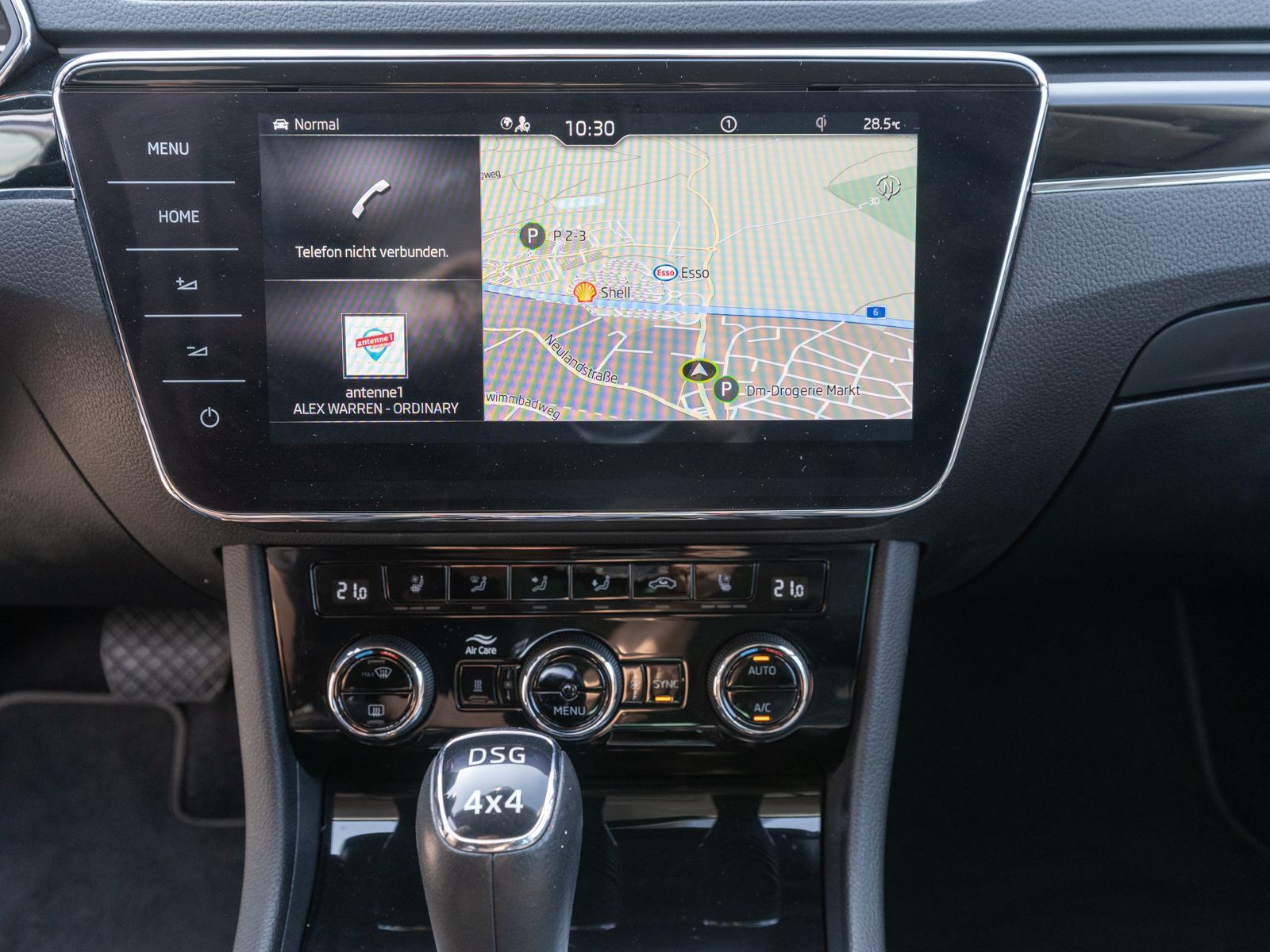 Fahrzeugabbildung SKODA Superb Combi L&K 4x4 2.0TDI DSG LED Navi RFK AHK