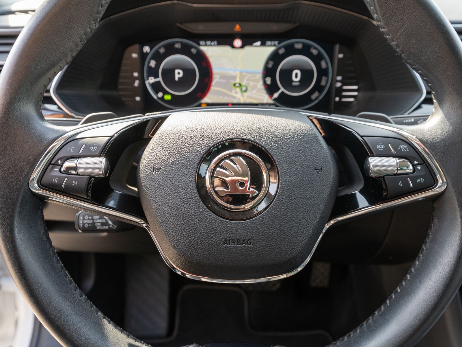 Fahrzeugabbildung SKODA Superb Combi L&K 4x4 2.0TDI DSG LED Navi RFK AHK