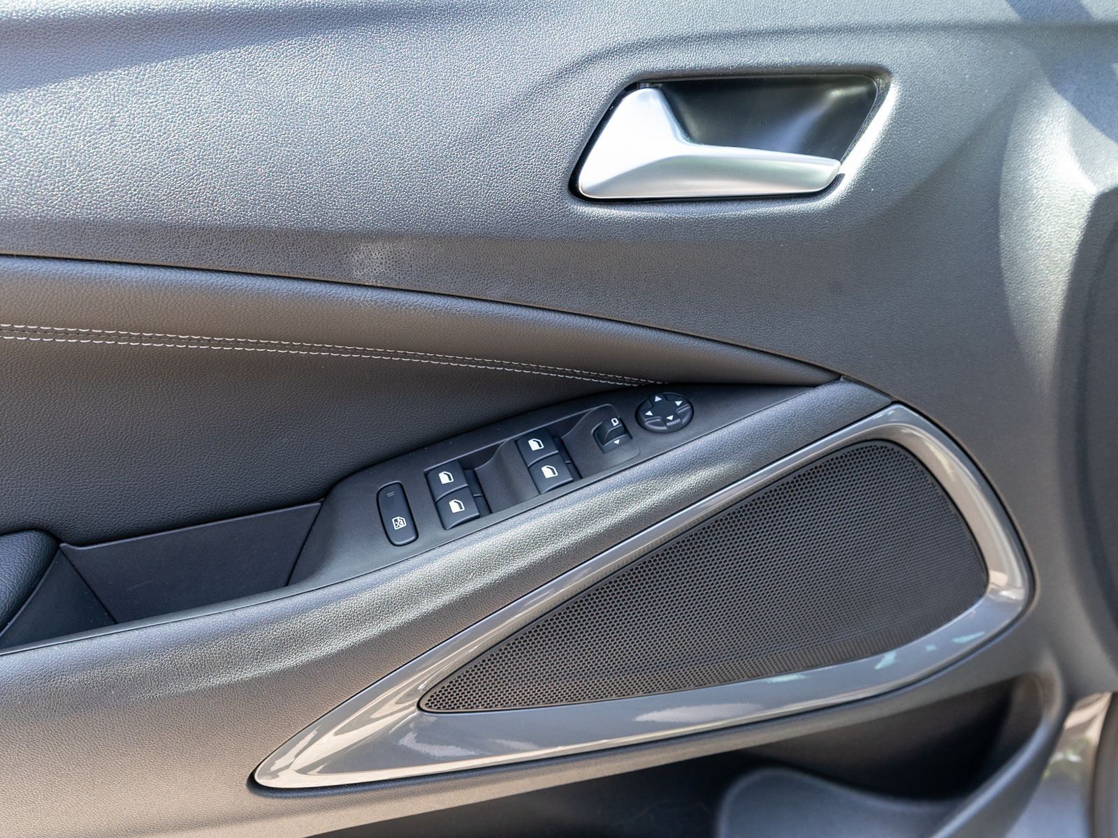 Fahrzeugabbildung Opel Crossland Elegance 1.2Turbo LED RFK SHZ Tempomat