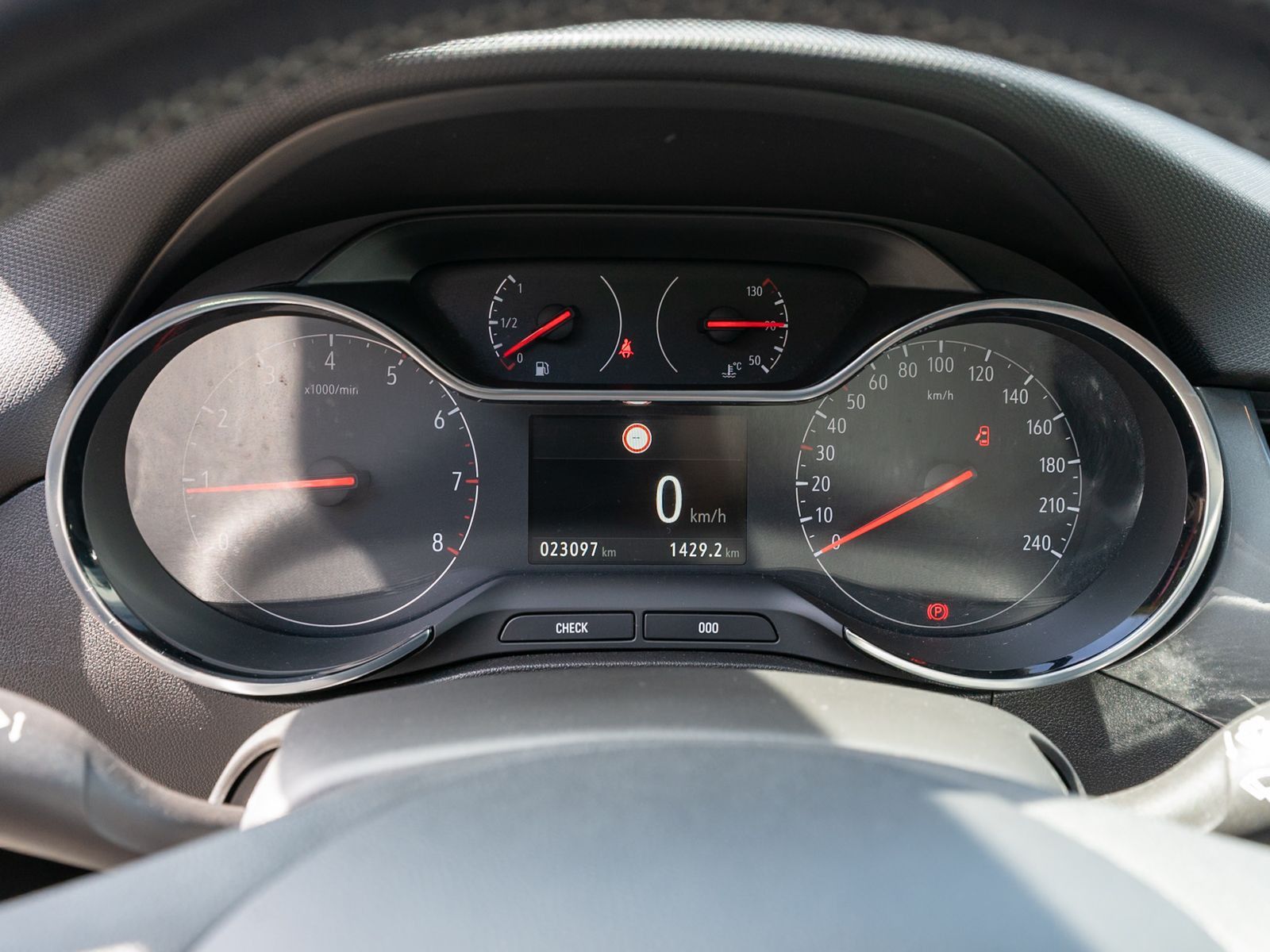 Fahrzeugabbildung Opel Crossland Elegance 1.2Turbo LED RFK SHZ Tempomat
