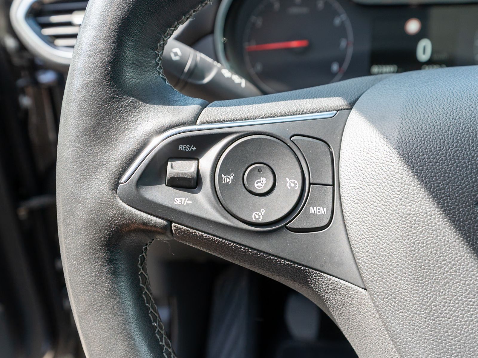 Fahrzeugabbildung Opel Crossland Elegance 1.2Turbo LED RFK SHZ Tempomat
