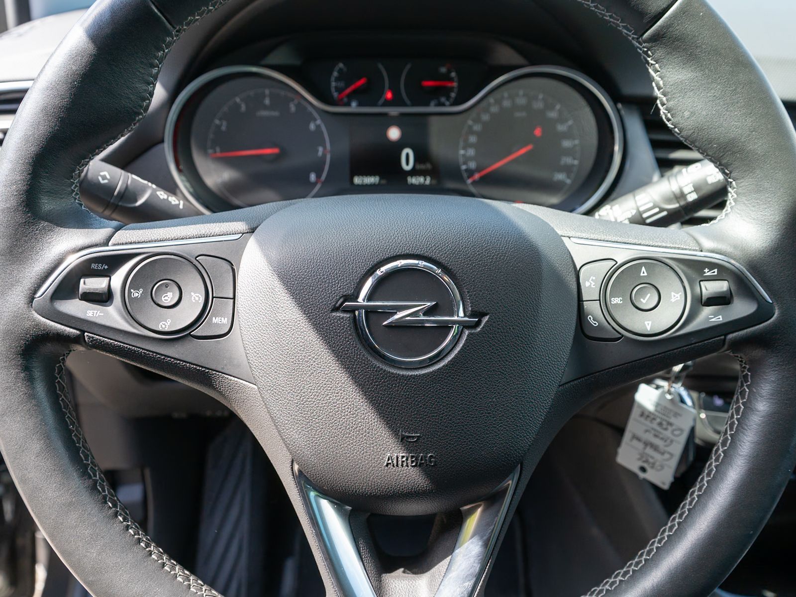 Fahrzeugabbildung Opel Crossland Elegance 1.2Turbo LED RFK SHZ Tempomat