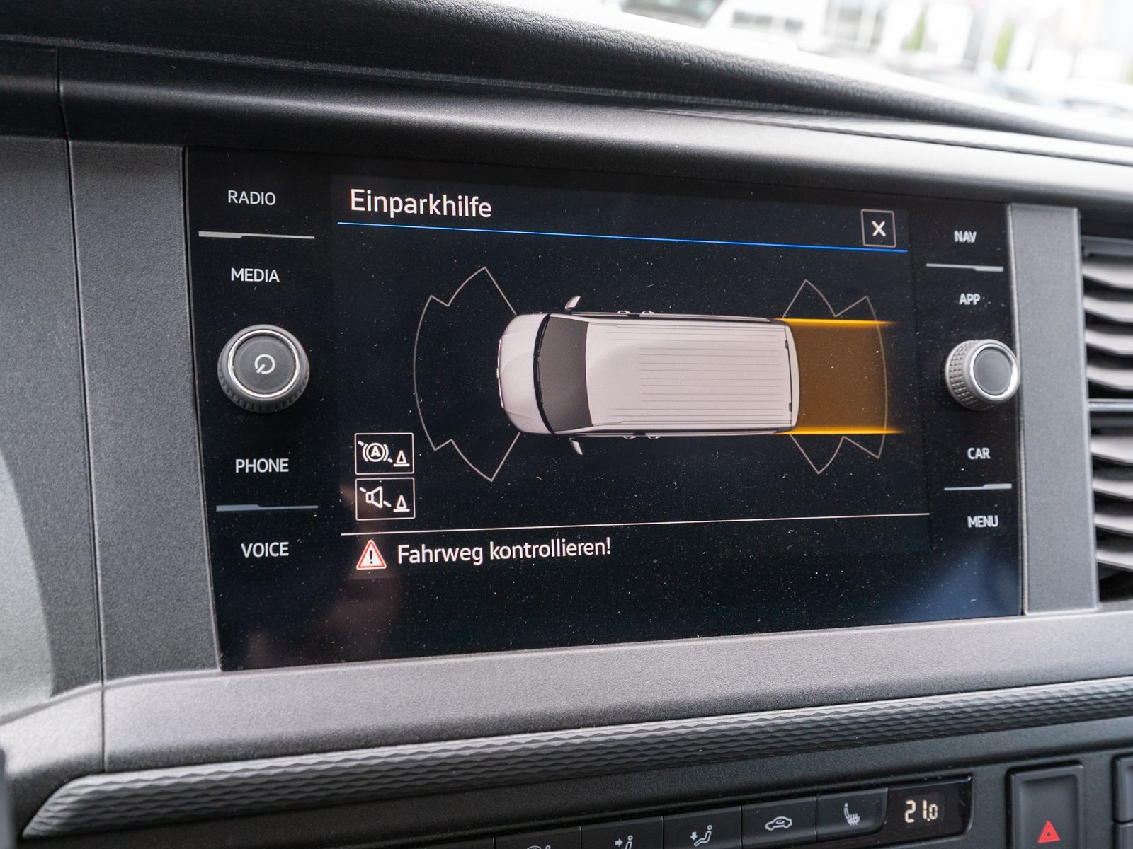 Fahrzeugabbildung Volkswagen T6.1 Multivan Trendline 2.0TDI DSG Navi PDC v+h