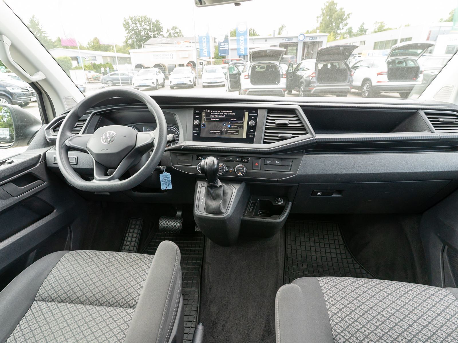 Fahrzeugabbildung Volkswagen T6.1 Multivan Trendline 2.0TDI DSG Navi PDC v+h