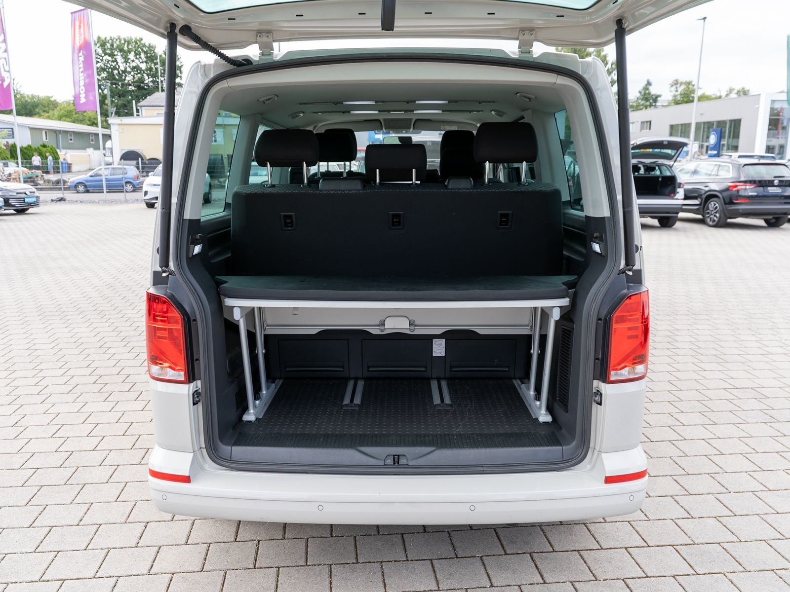 Fahrzeugabbildung Volkswagen T6.1 Multivan Trendline 2.0TDI DSG Navi PDC v+h