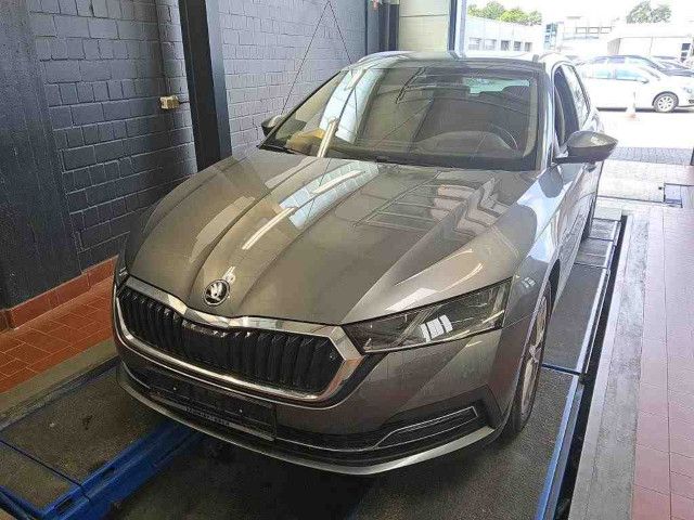 SKODA Octavia Combi Style 4x4 2.0TSI DSG Stdhz HUD AHK
