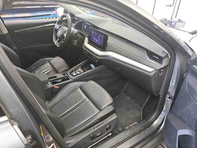 Fahrzeugabbildung SKODA Octavia Combi Style 4x4 2.0TSI DSG Stdhz HUD AHK