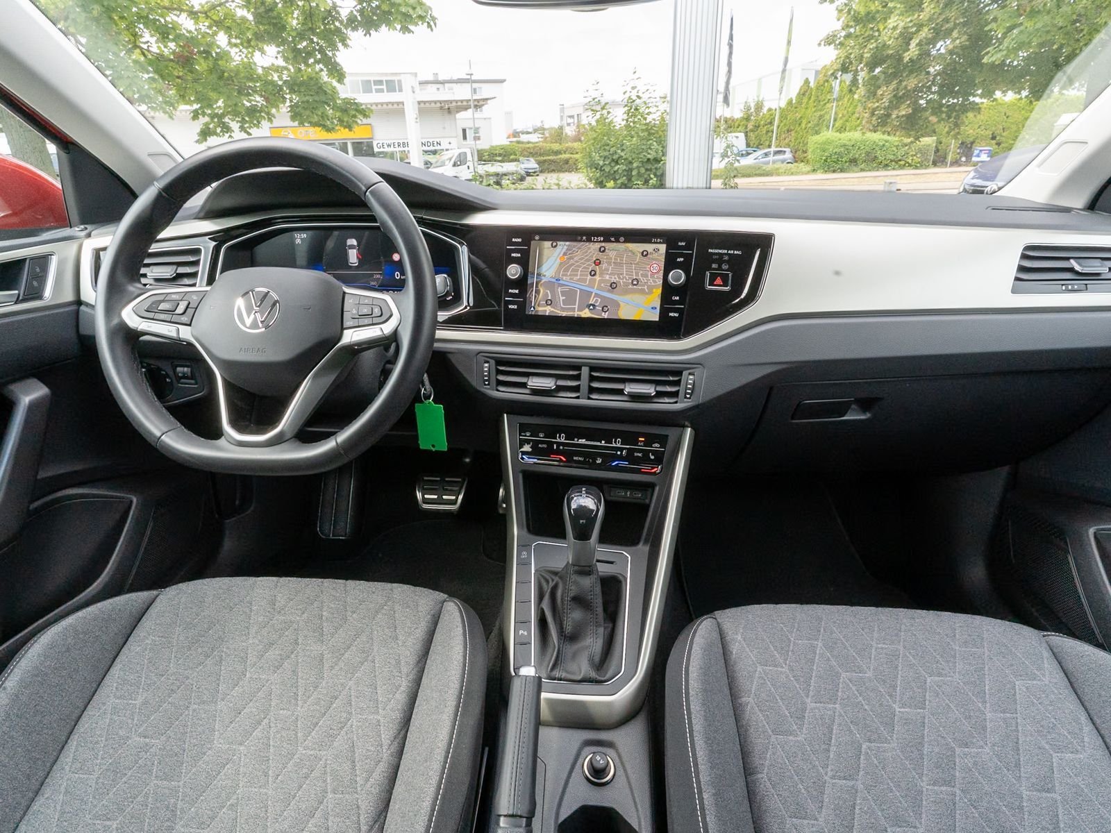 Fahrzeugabbildung Volkswagen Taigo MOVE 1.5TSI DSG LED Navi PDC SHZ AHK VC