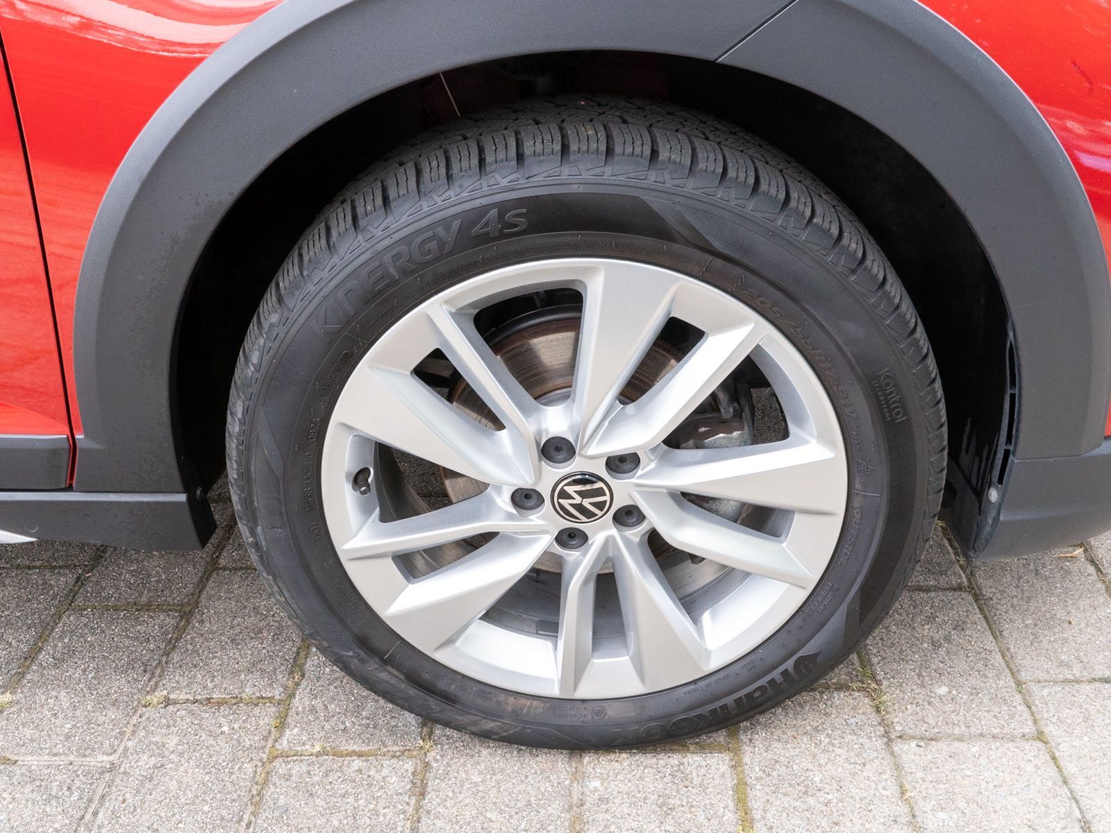 Fahrzeugabbildung Volkswagen Taigo MOVE 1.5TSI DSG LED Navi PDC SHZ AHK VC