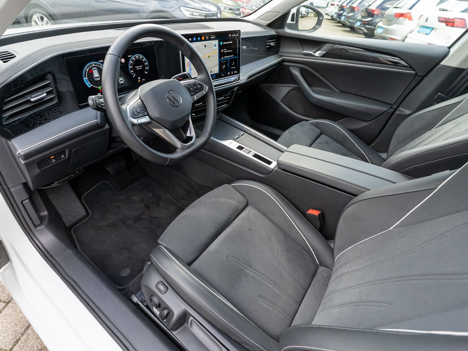 Fahrzeugabbildung Volkswagen Passat Variant Business 2.0TDI DSG LED Navi AHK