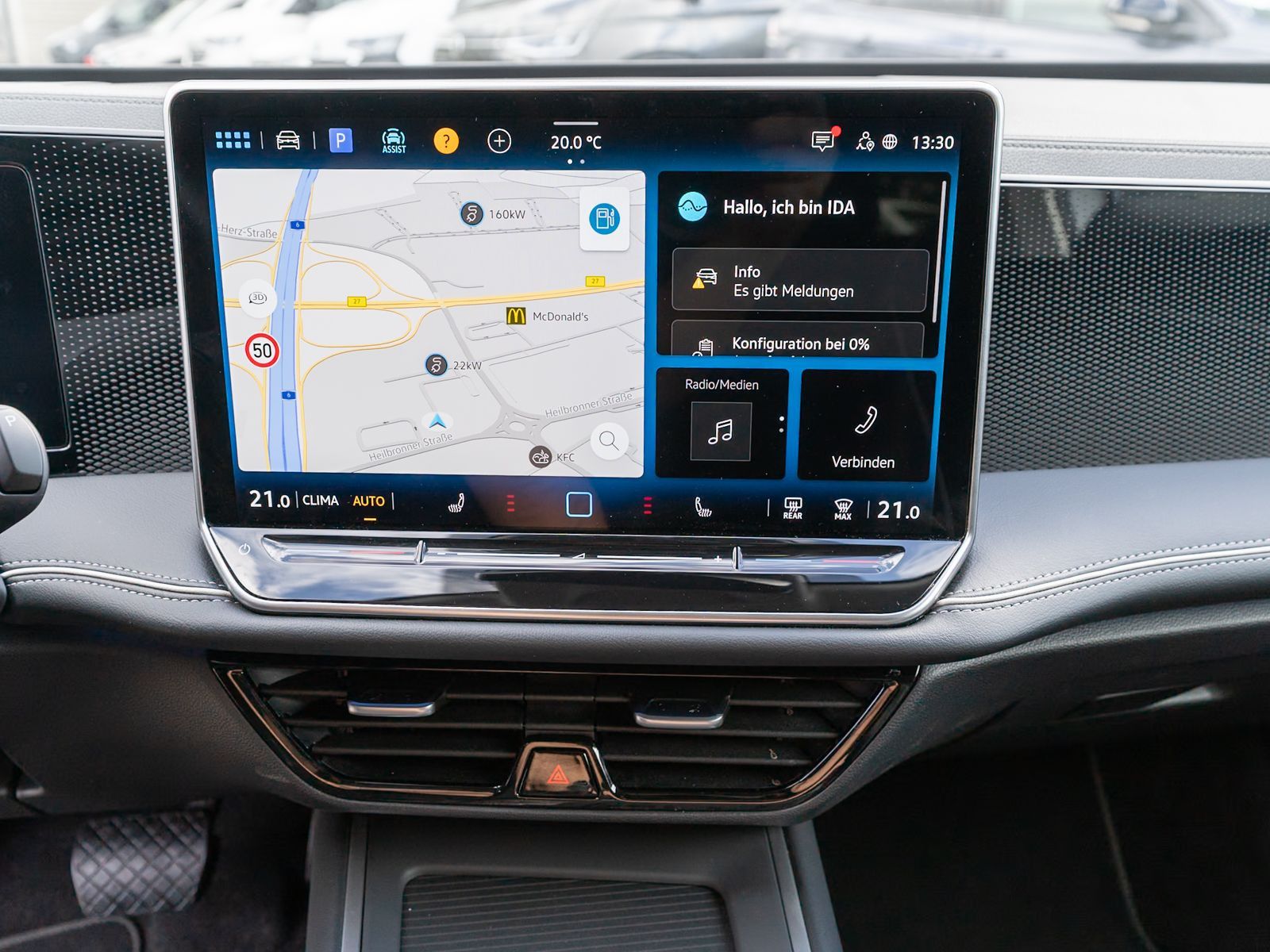 Fahrzeugabbildung Volkswagen Passat Variant Business 2.0TDI DSG LED Navi AHK