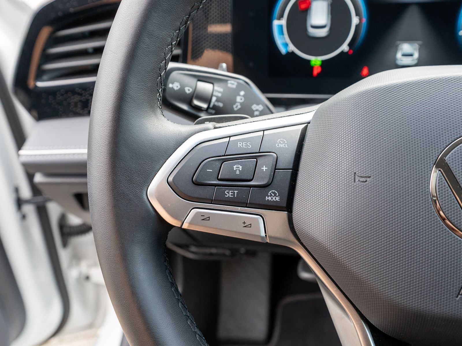 Fahrzeugabbildung Volkswagen Passat Variant Business 2.0TDI DSG LED Navi AHK