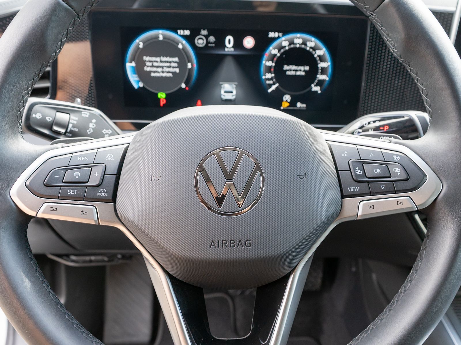 Fahrzeugabbildung Volkswagen Passat Variant Business 2.0TDI DSG LED Navi AHK