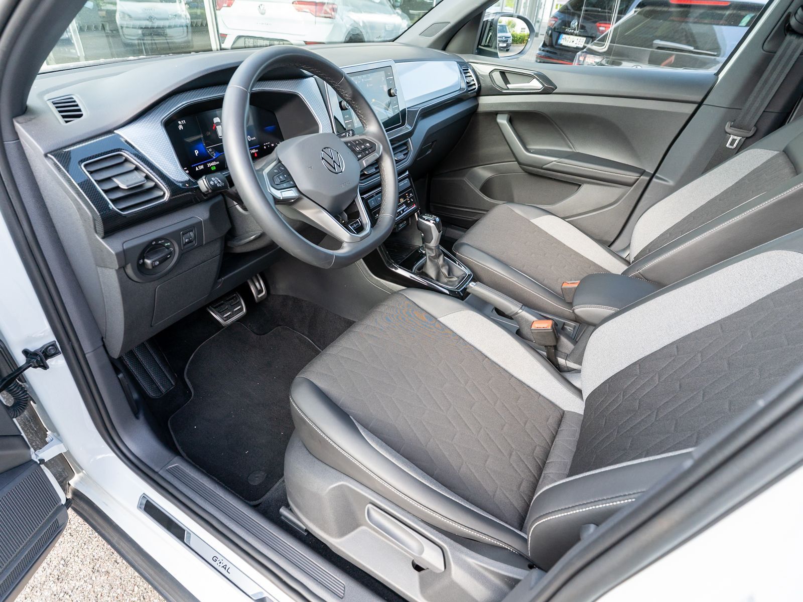 Fahrzeugabbildung Volkswagen T-Cross Goal 1.0TSI DSG LED Navi ACC PDC SHZ AHK