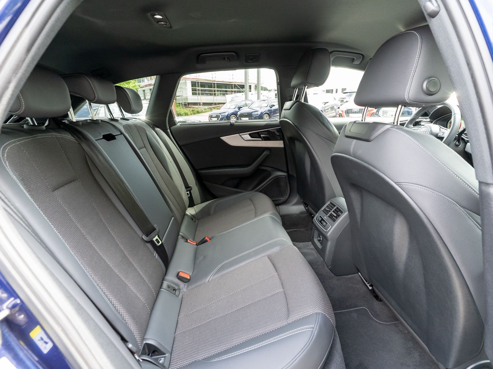 Fahrzeugabbildung Audi A4 Avant S line 40TDI quattro Navi LED AHK B&O