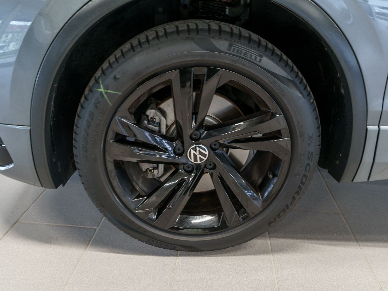 Fahrzeugabbildung Volkswagen Tiguan Allspace R-Line 4M 2.0TDI DSG AHK 7Sitzer