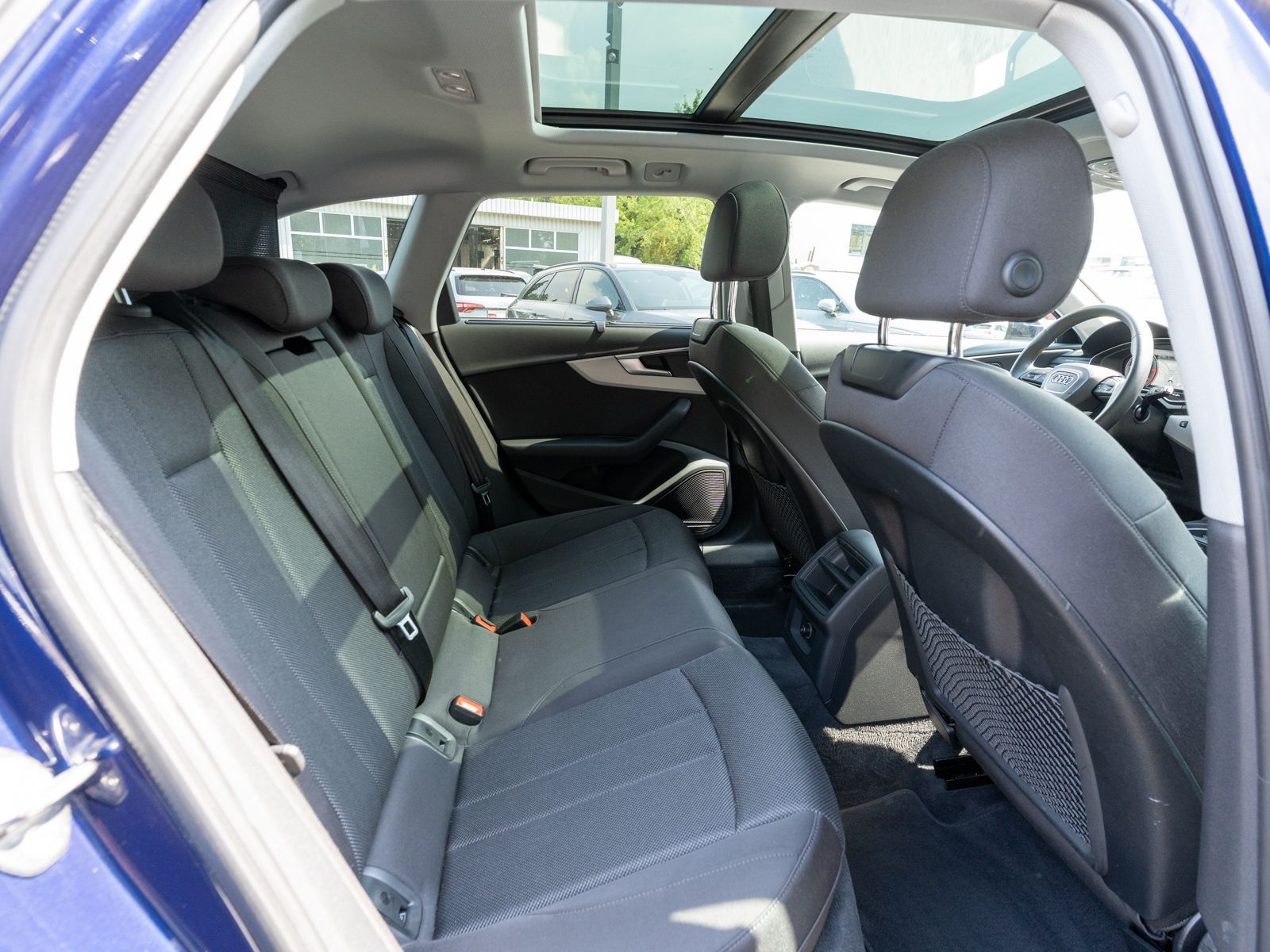 Fahrzeugabbildung Audi A4 Avant S line 40TDI quattro Navi Matrix Pano V