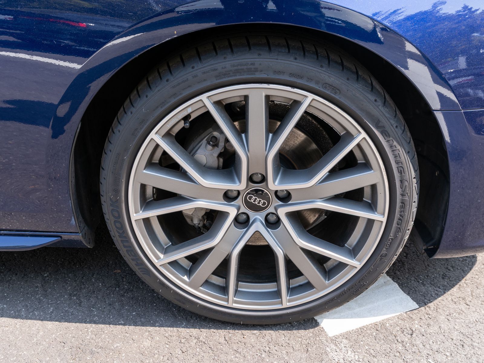 Fahrzeugabbildung Audi A4 Avant S line 40TDI quattro Navi Matrix Pano V