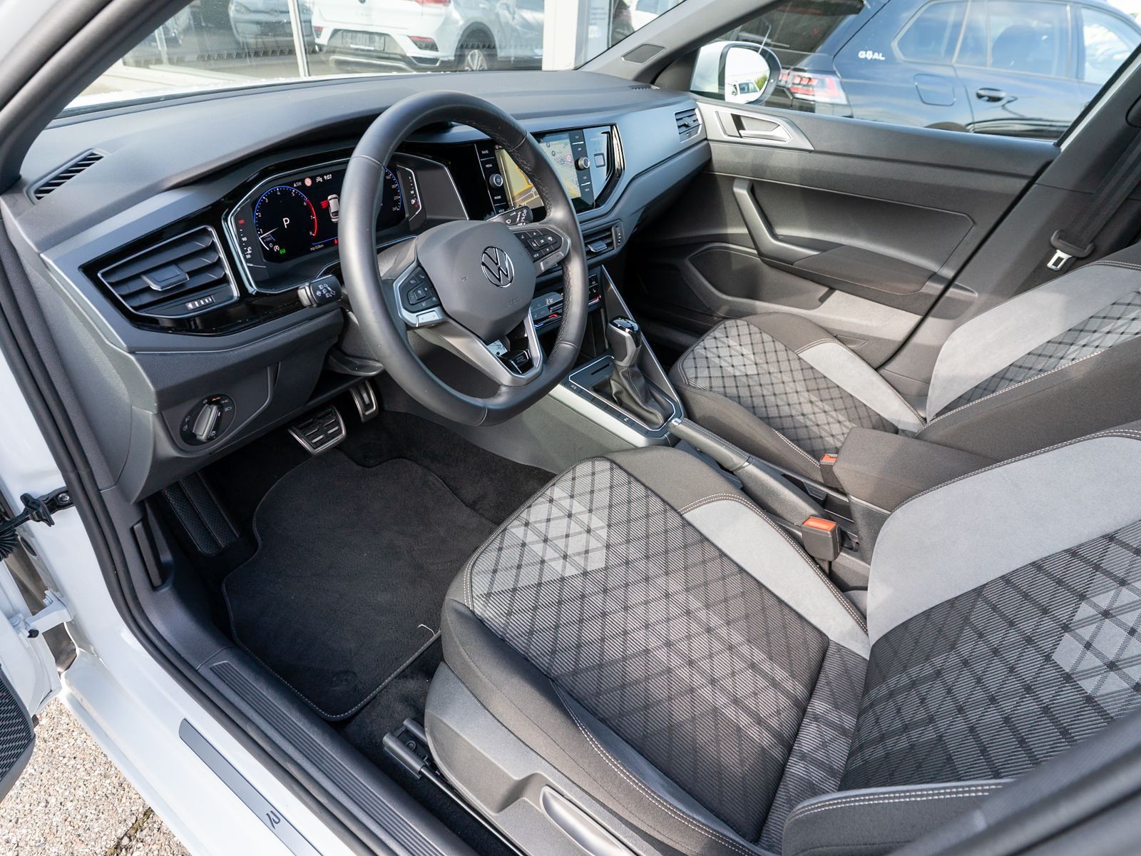 Fahrzeugabbildung Volkswagen Taigo R-Line 1.5 TSI DSG LED Navi RFK ACC VC AHK