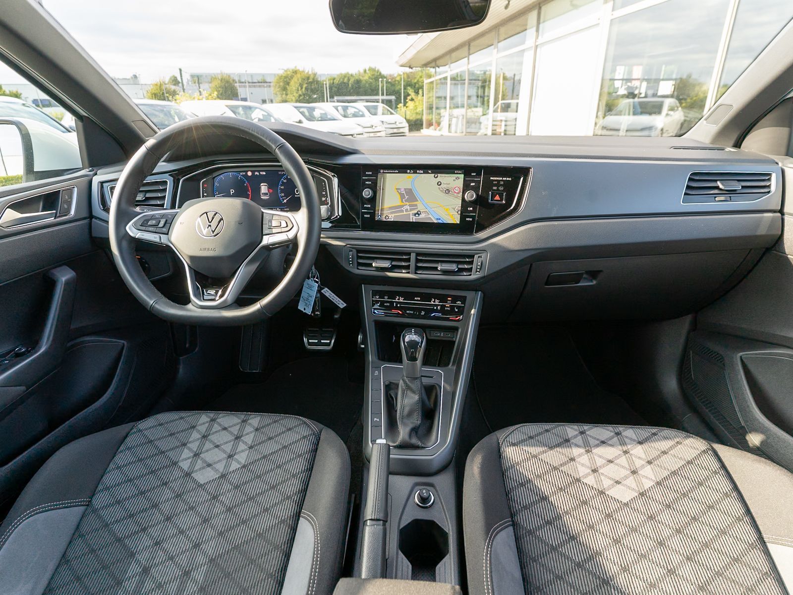 Fahrzeugabbildung Volkswagen Taigo R-Line 1.5 TSI DSG LED Navi RFK ACC VC AHK