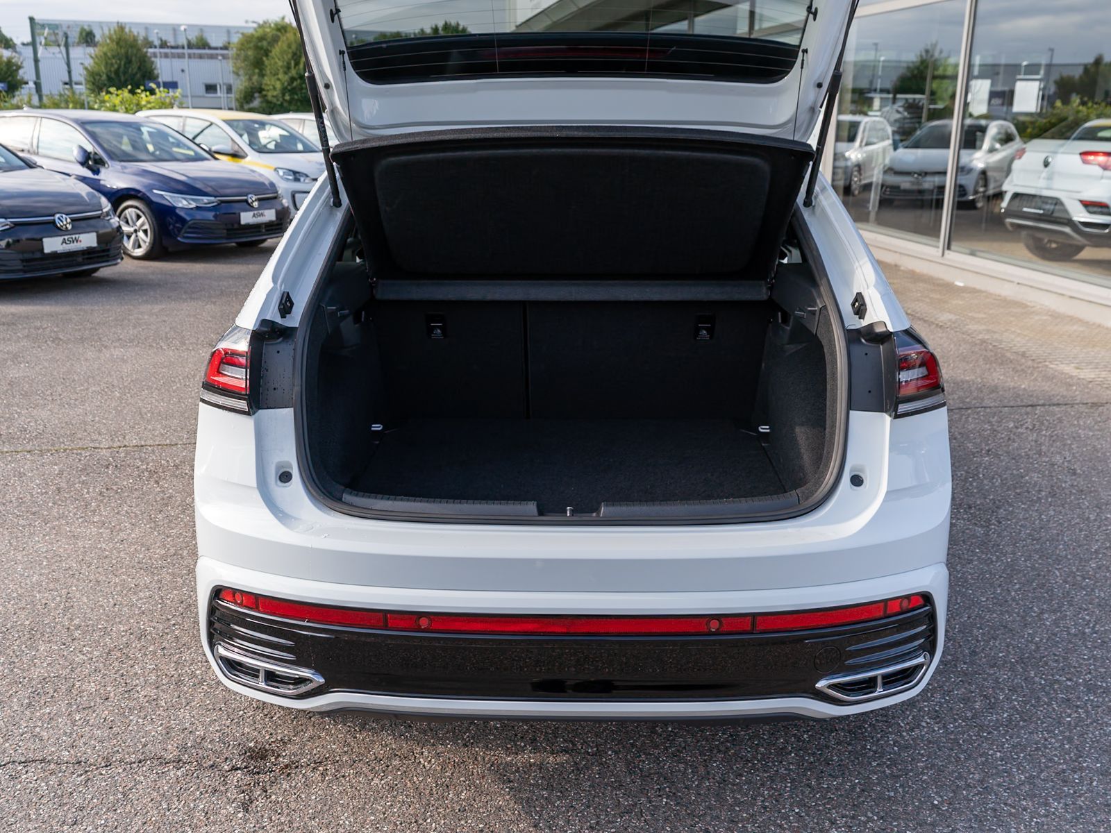 Fahrzeugabbildung Volkswagen Taigo R-Line 1.5 TSI DSG LED Navi RFK ACC VC AHK