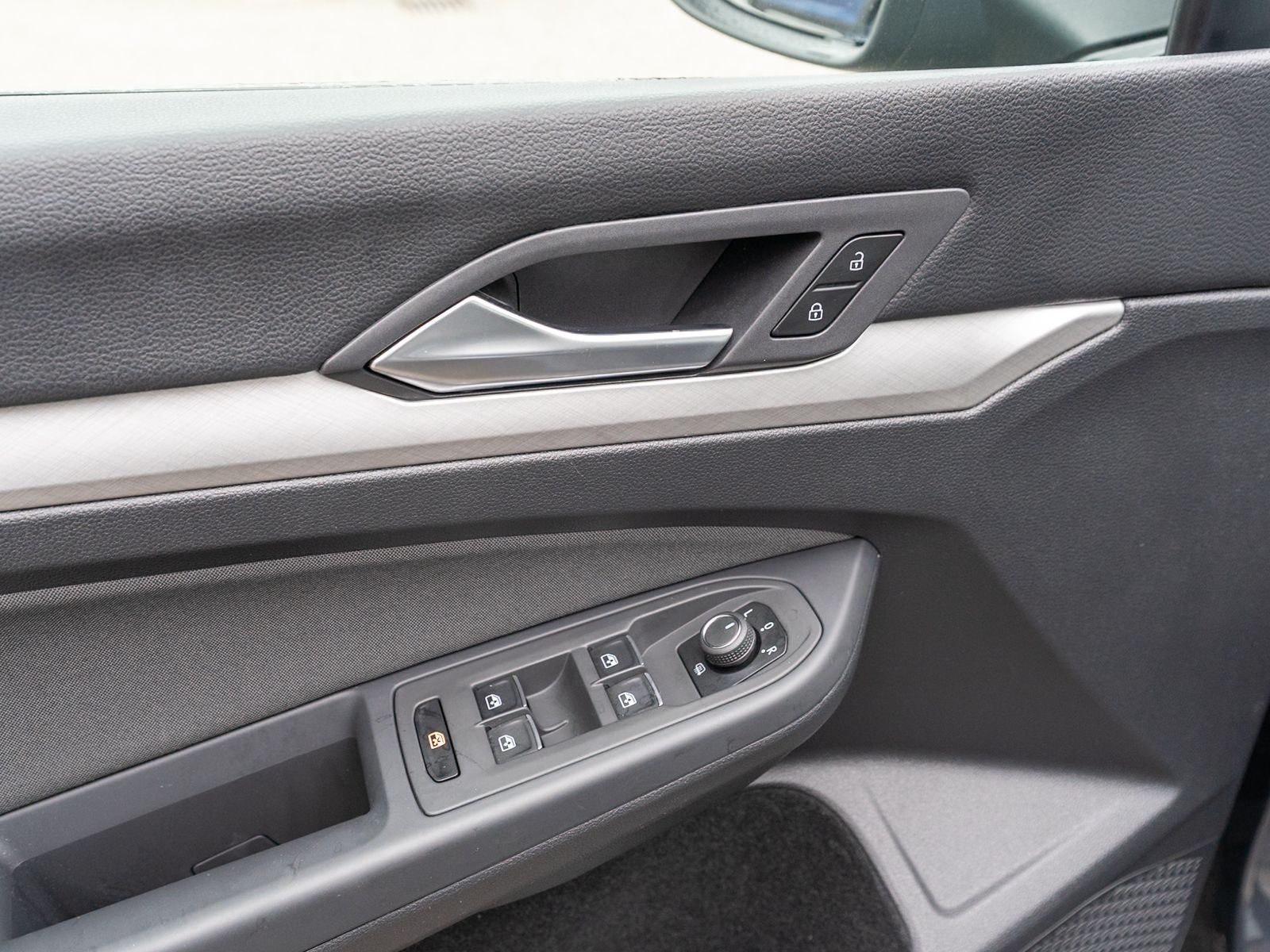 Fahrzeugabbildung Volkswagen Golf Life 2.0 TDI 6-Gang LED Navi PDC ACC SHZ VC