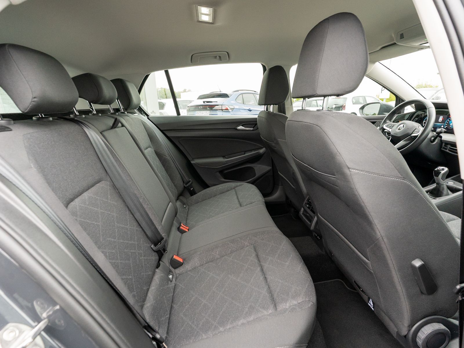 Fahrzeugabbildung Volkswagen Golf Life 2.0 TDI 6-Gang LED Navi PDC ACC SHZ VC