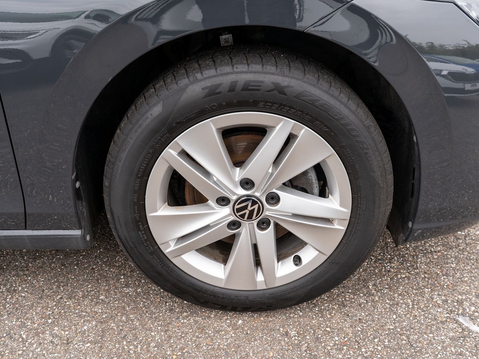 Fahrzeugabbildung Volkswagen Golf Life 2.0 TDI 6-Gang LED Navi PDC ACC SHZ VC