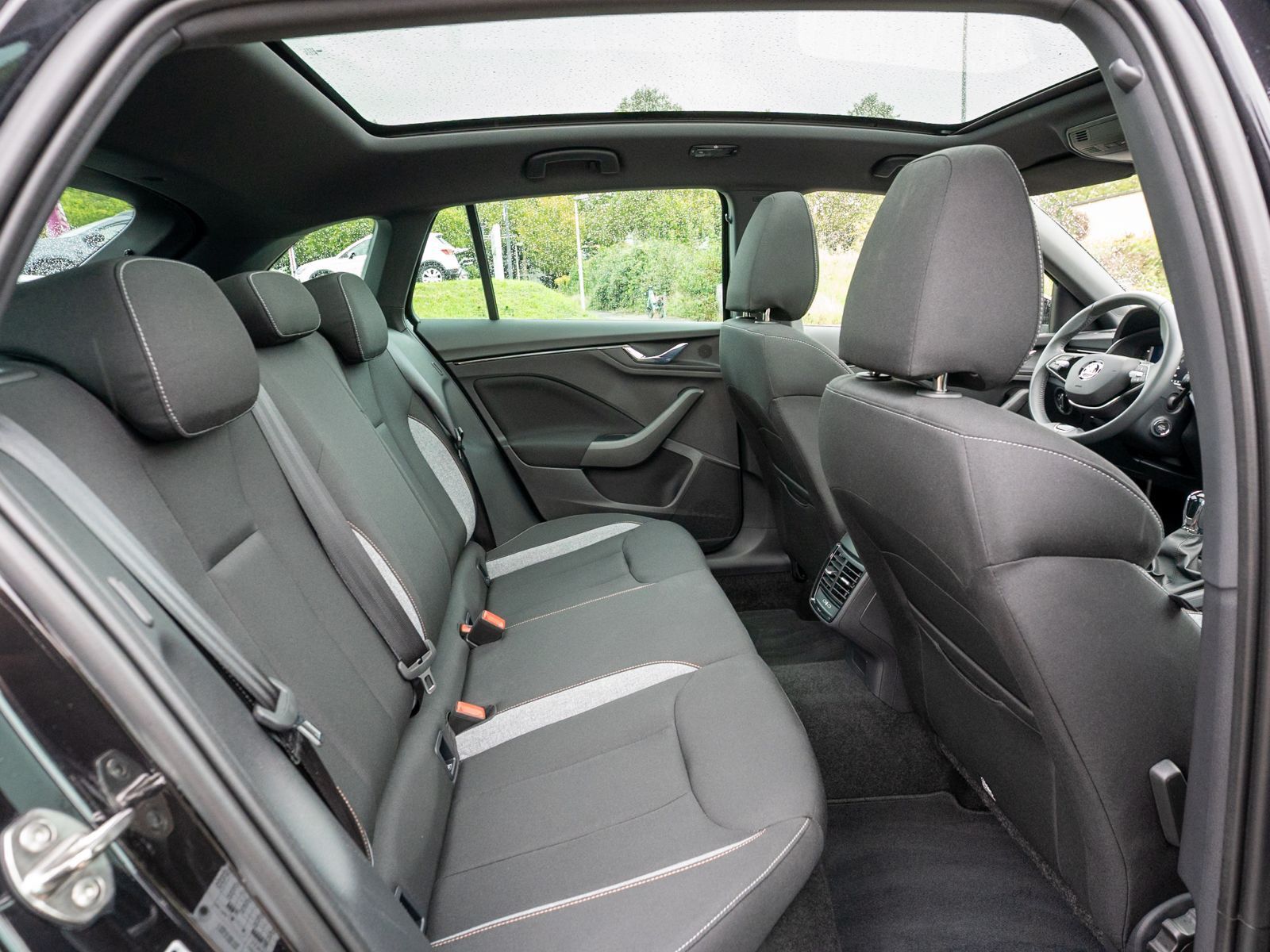 Fahrzeugabbildung SKODA Scala Selection 1.0TSI DSG LED Navi RFK PANO ACC