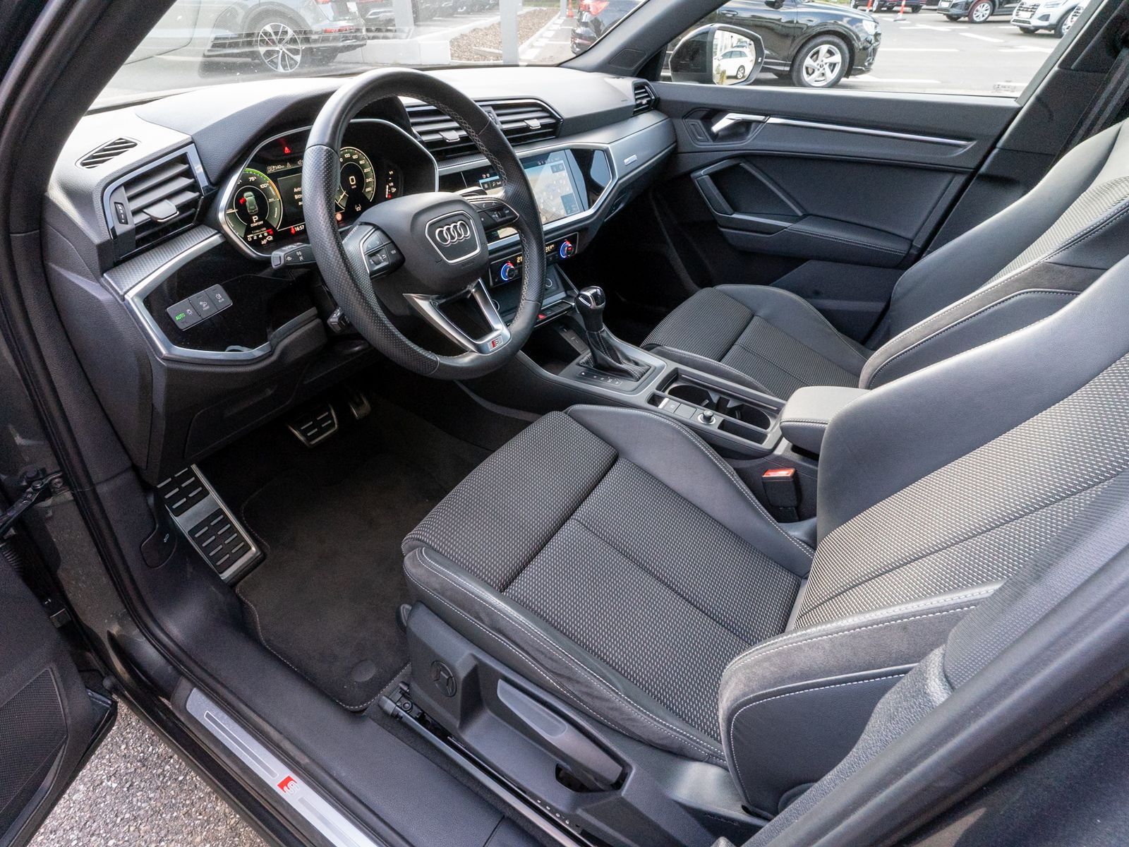 Fahrzeugabbildung Audi Q3 Sportback S line 35TFSI Navi LED AHK ACC PDC