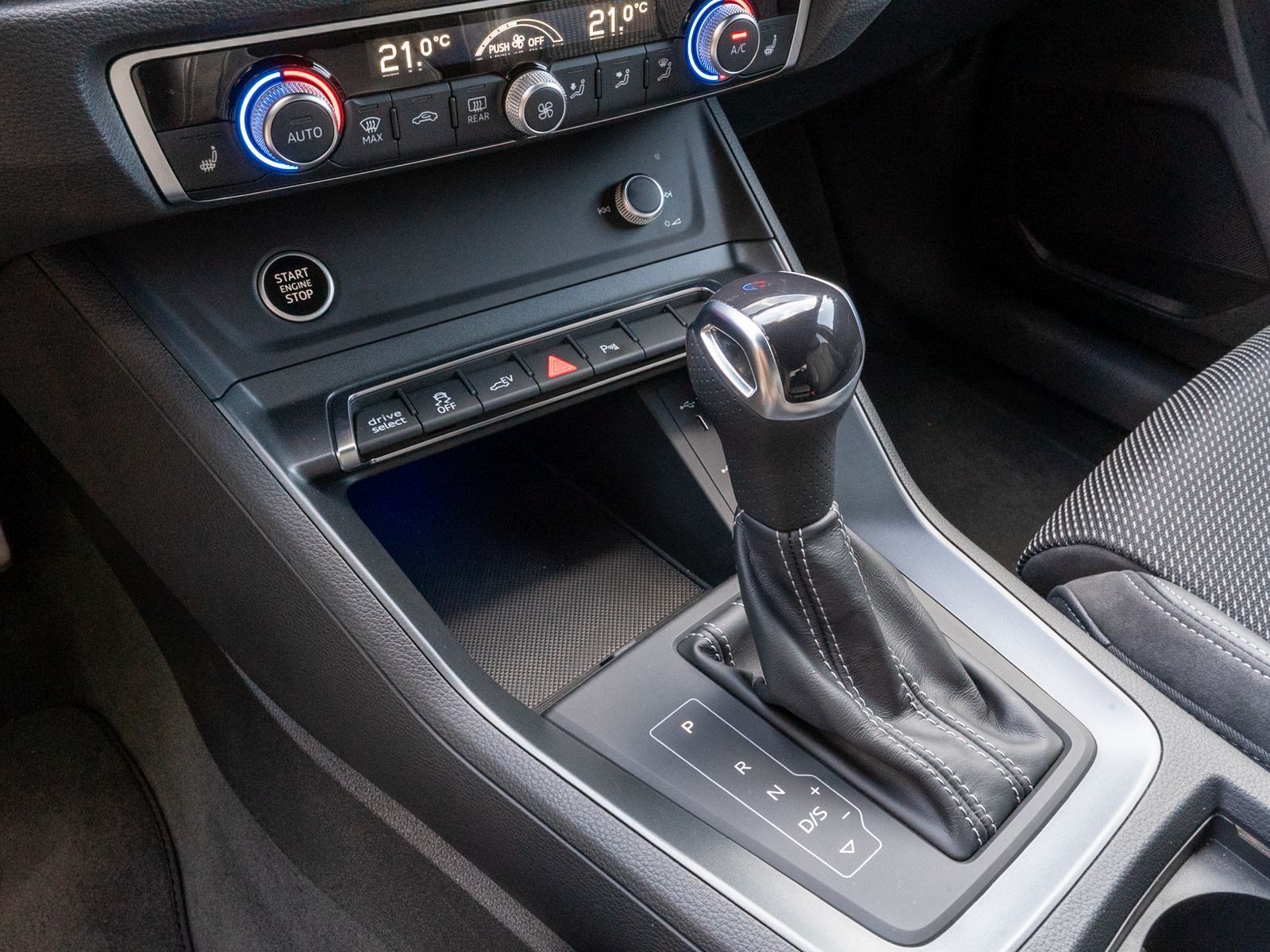 Fahrzeugabbildung Audi Q3 Sportback S line 35TFSI Navi LED AHK ACC PDC
