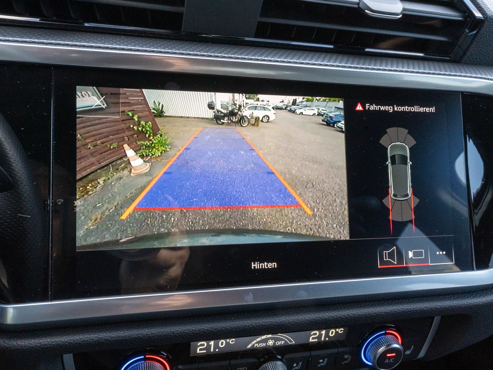 Fahrzeugabbildung Audi Q3 Sportback S line 35TFSI Navi LED AHK ACC PDC