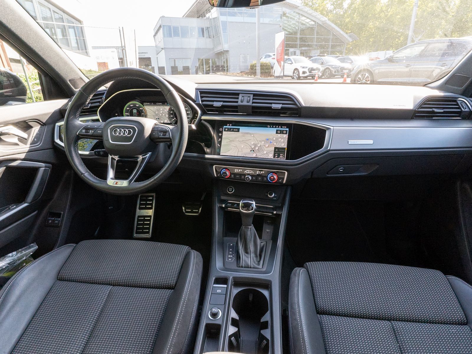 Fahrzeugabbildung Audi Q3 Sportback S line 35TFSI Navi LED AHK ACC PDC