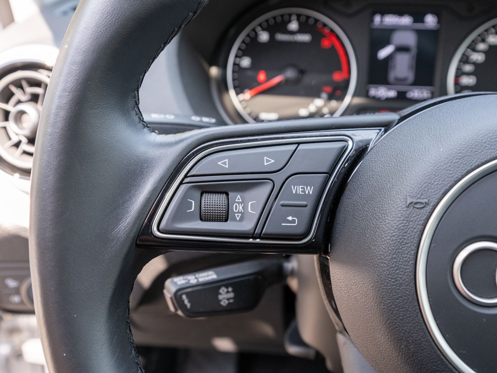 Fahrzeugabbildung Audi Q2 advanced 35TDI quattro Stronic LED AHK RFK