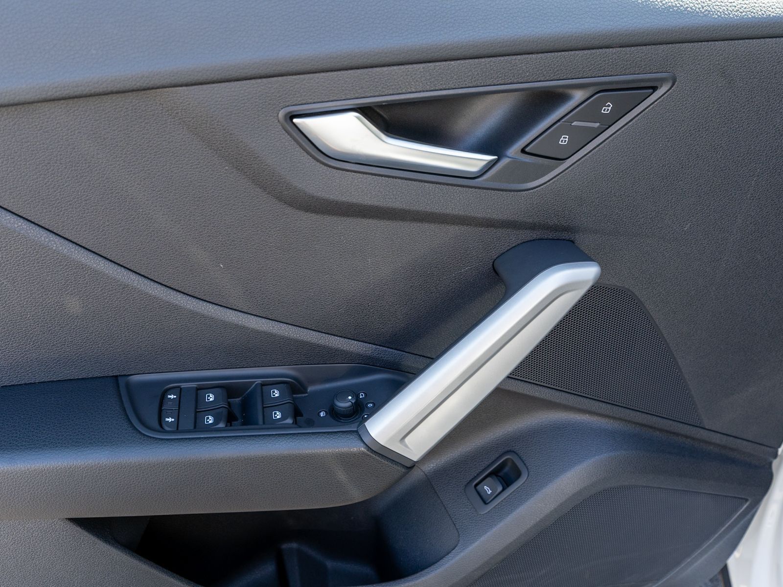 Fahrzeugabbildung Audi Q2 35TFSI Stronic LED Navi RFK PDC SHZ