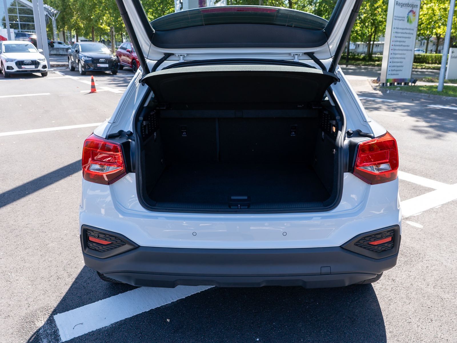 Fahrzeugabbildung Audi Q2 35TFSI Stronic LED Navi RFK PDC SHZ