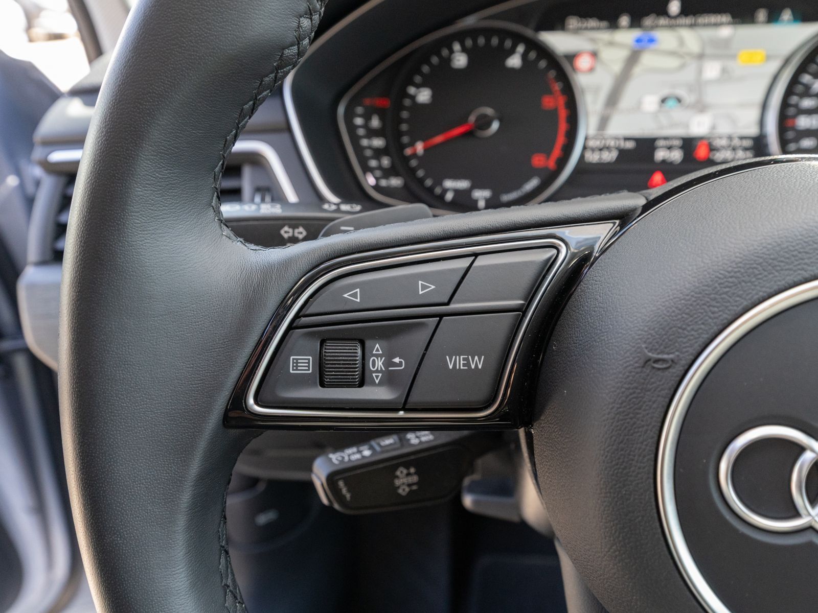 Fahrzeugabbildung Audi A4 Avant advanced 40TDI quattro Stron 360° Stdhz