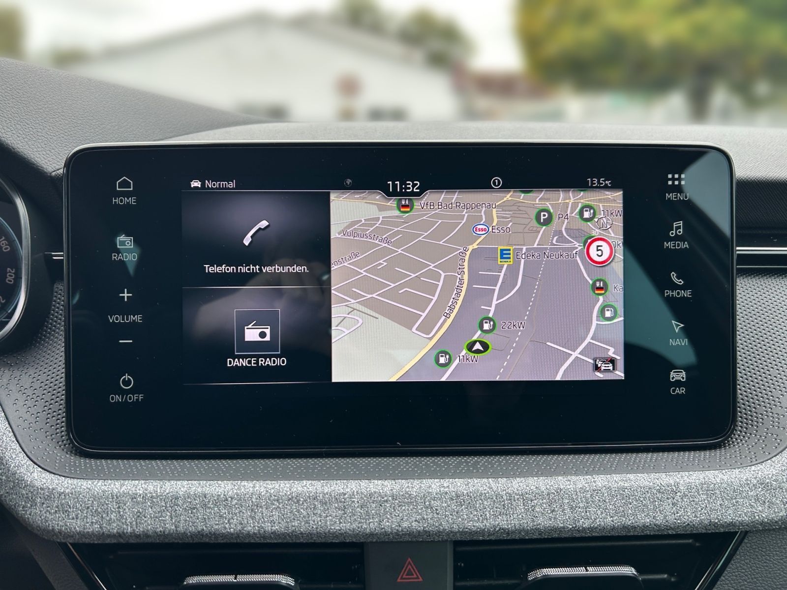 Fahrzeugabbildung SKODA Kamiq Tour 1,0 TSI 116PS DSG ACC LED RFK SHZ AHK