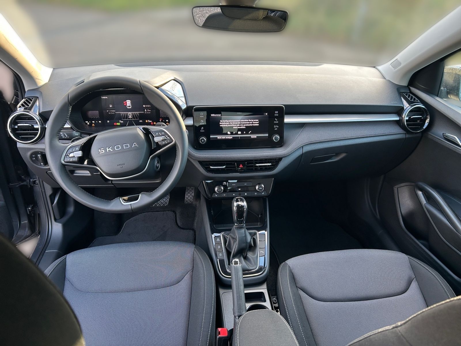 Fahrzeugabbildung SKODA Fabia Tour 1,0 TSI 115PS DSG ACC SHZ Kamera AHK