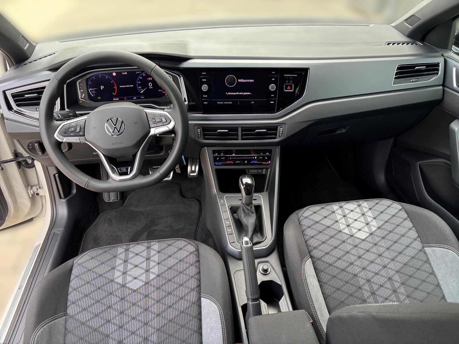 Fahrzeugabbildung Volkswagen Taigo R-Line 1.0 l TSI 116 PS DSG IQ.DRIVE Kamer