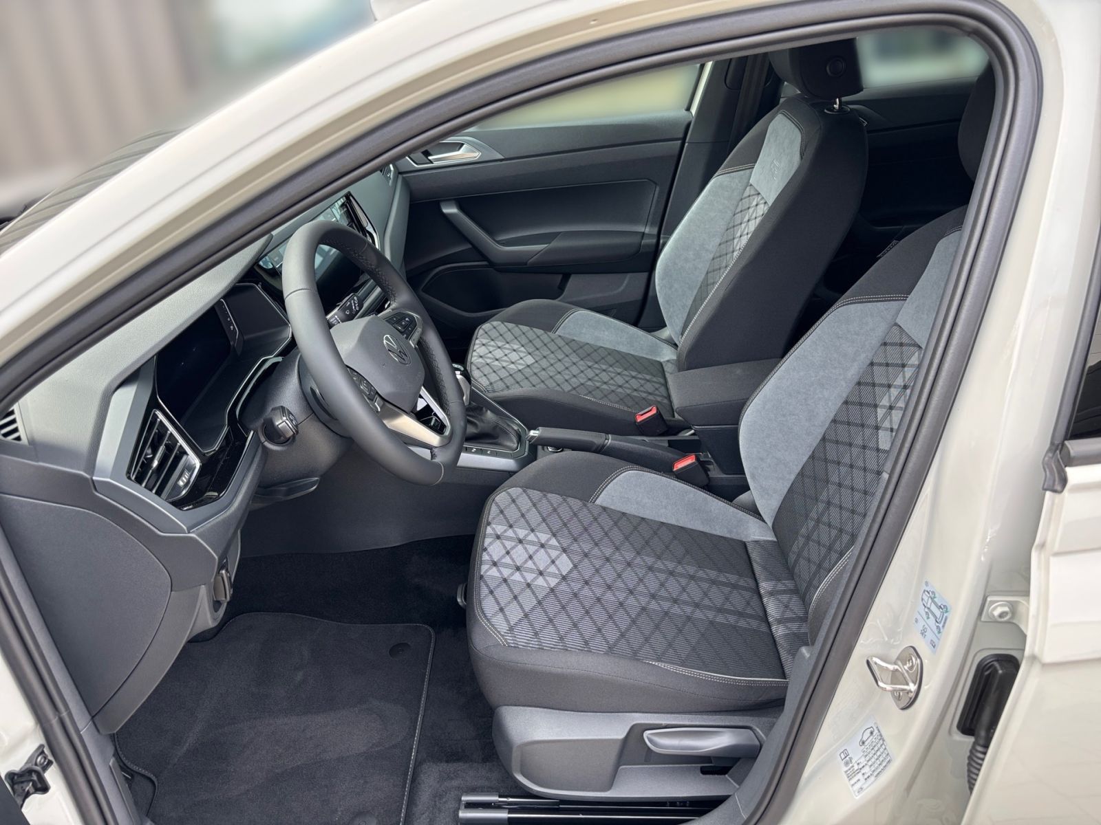 Fahrzeugabbildung Volkswagen Taigo R-Line 1.0 l TSI 116 PS DSG IQ.DRIVE Kamer