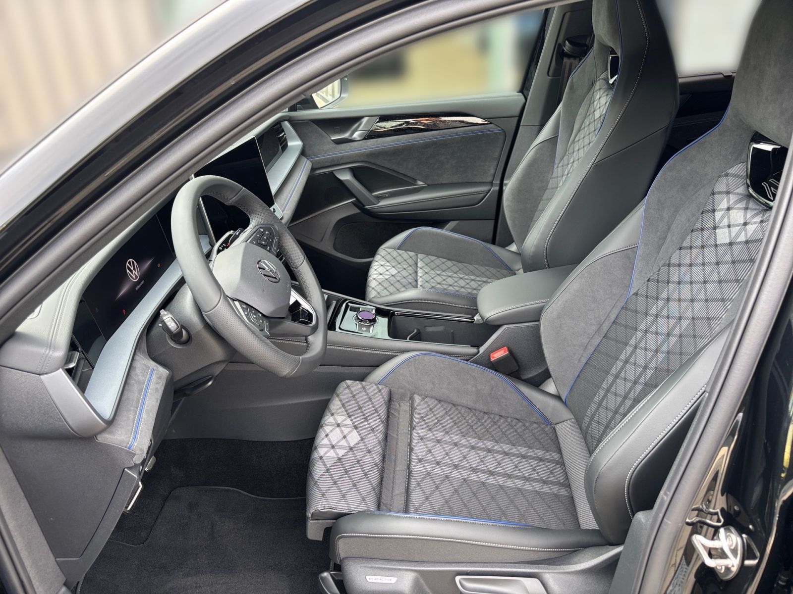 Fahrzeugabbildung Volkswagen Tayron R-Line 1.5 eHybrid DSG *AHK IQ.Drive*