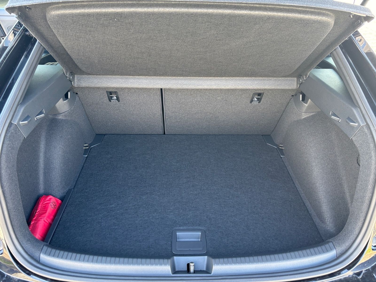 Fahrzeugabbildung Volkswagen Taigo R-Line 1.5TSI DSG AHK Klima Rückfahrkamera