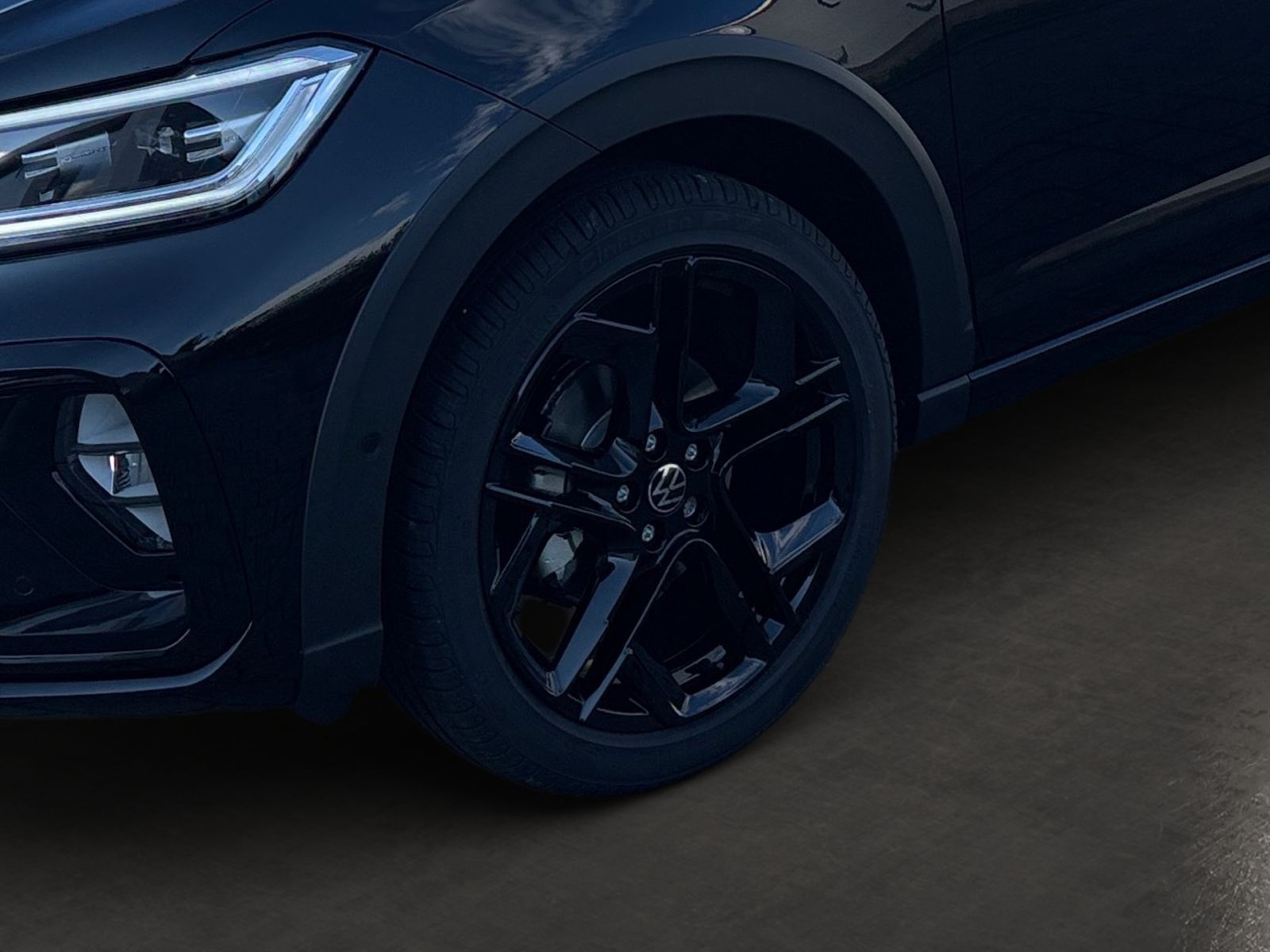 Fahrzeugabbildung Volkswagen Taigo R-Line 1.5TSI DSG AHK Klima Rückfahrkamera