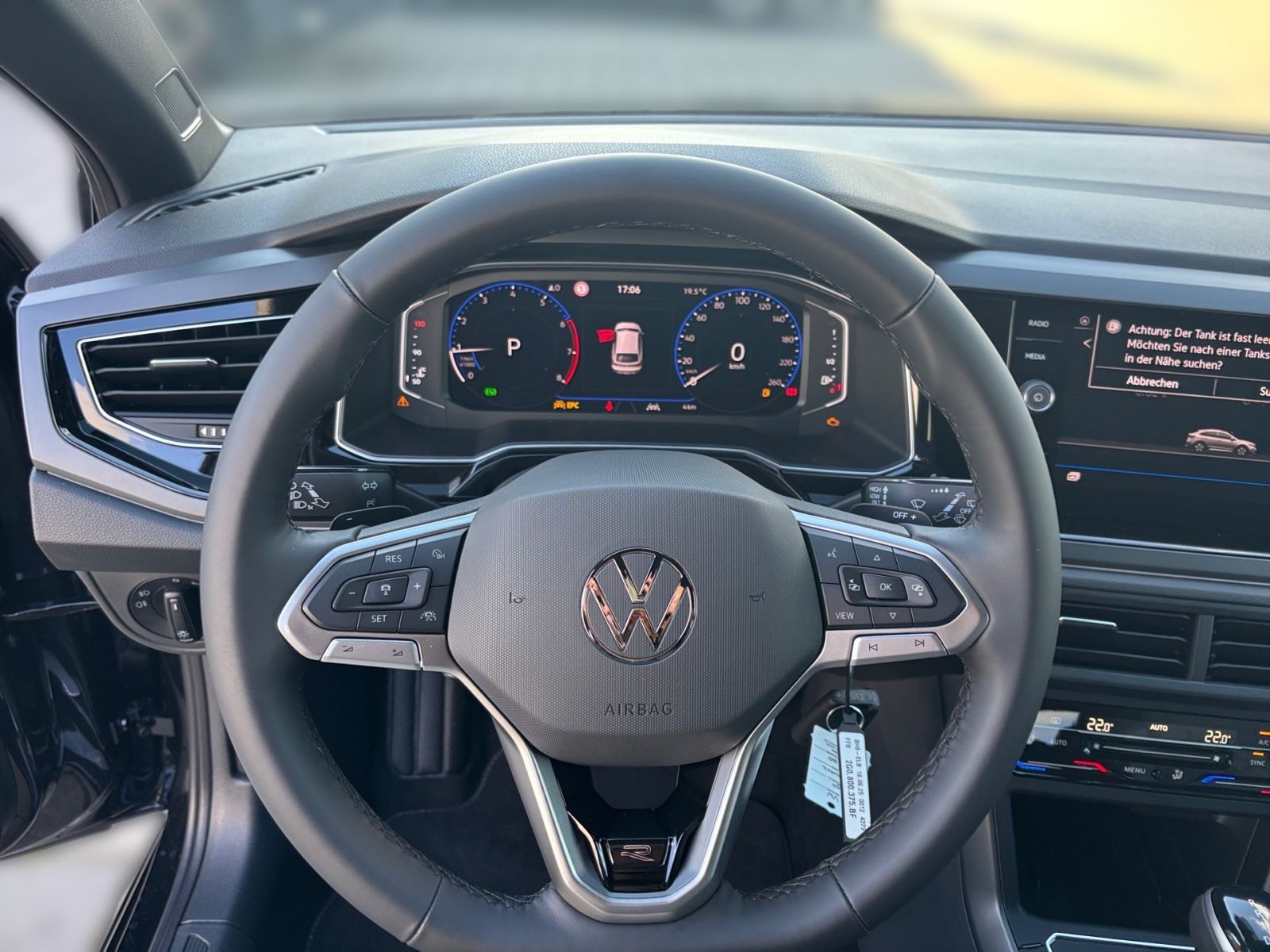 Fahrzeugabbildung Volkswagen Taigo R-Line 1.5TSI DSG AHK Klima Rückfahrkamera