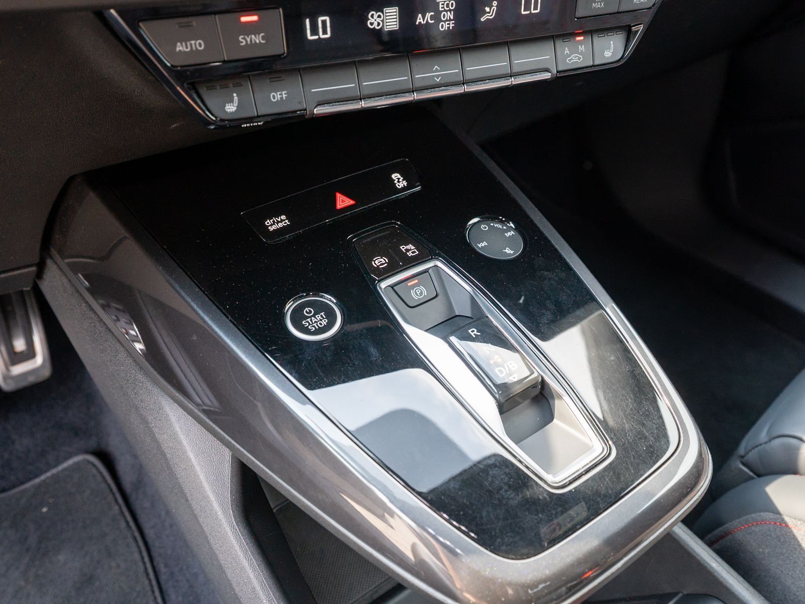 Fahrzeugabbildung Audi Q4 Sportback S line 50 e-tron quatt Navi RFK HUD